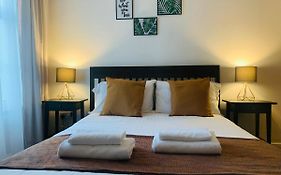 Unique 2 Bedroom Apartment In London/ Excel / Olympic City Close To Central Line Tube Station With Gated Parking Space