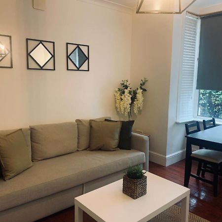Unique 2 Bedroom Apartment In London/ Excel / Olympic City Close To Central Line Tube Station With Gated Parking Space Exteriér fotografie