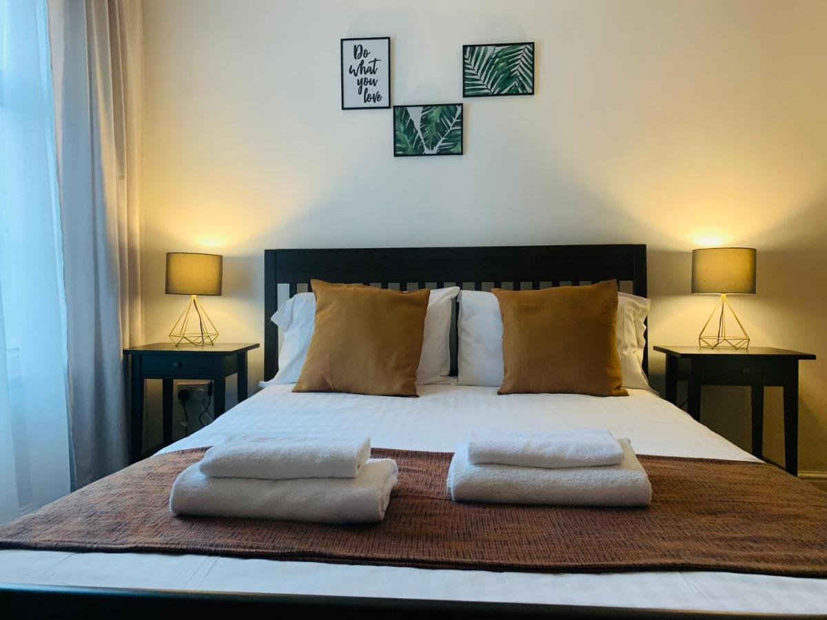 Unique 2 Bedroom Apartment In London/ Excel / Olympic City Close To Central Line Tube Station With Gated Parking Space Exteriér fotografie