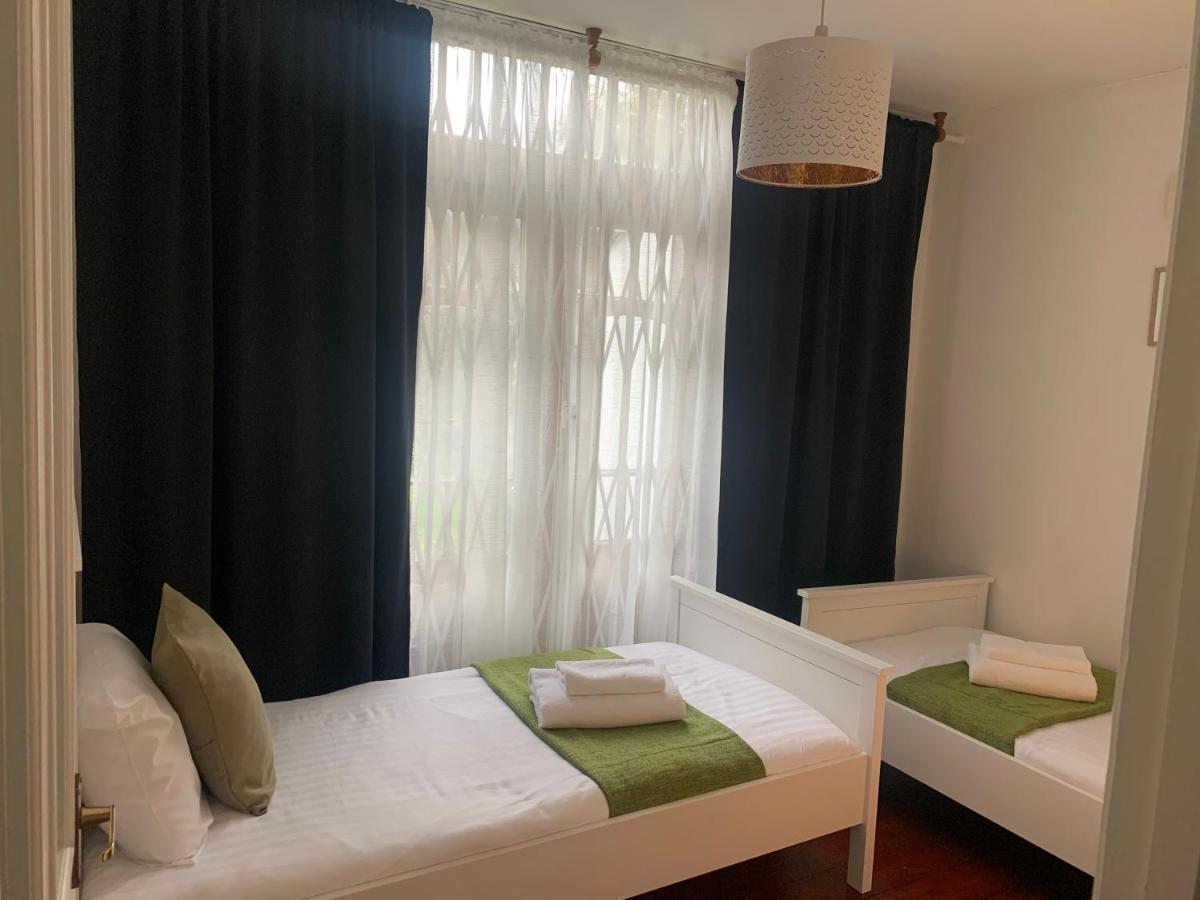 Unique 2 Bedroom Apartment In London/ Excel / Olympic City Close To Central Line Tube Station With Gated Parking Space Exteriér fotografie