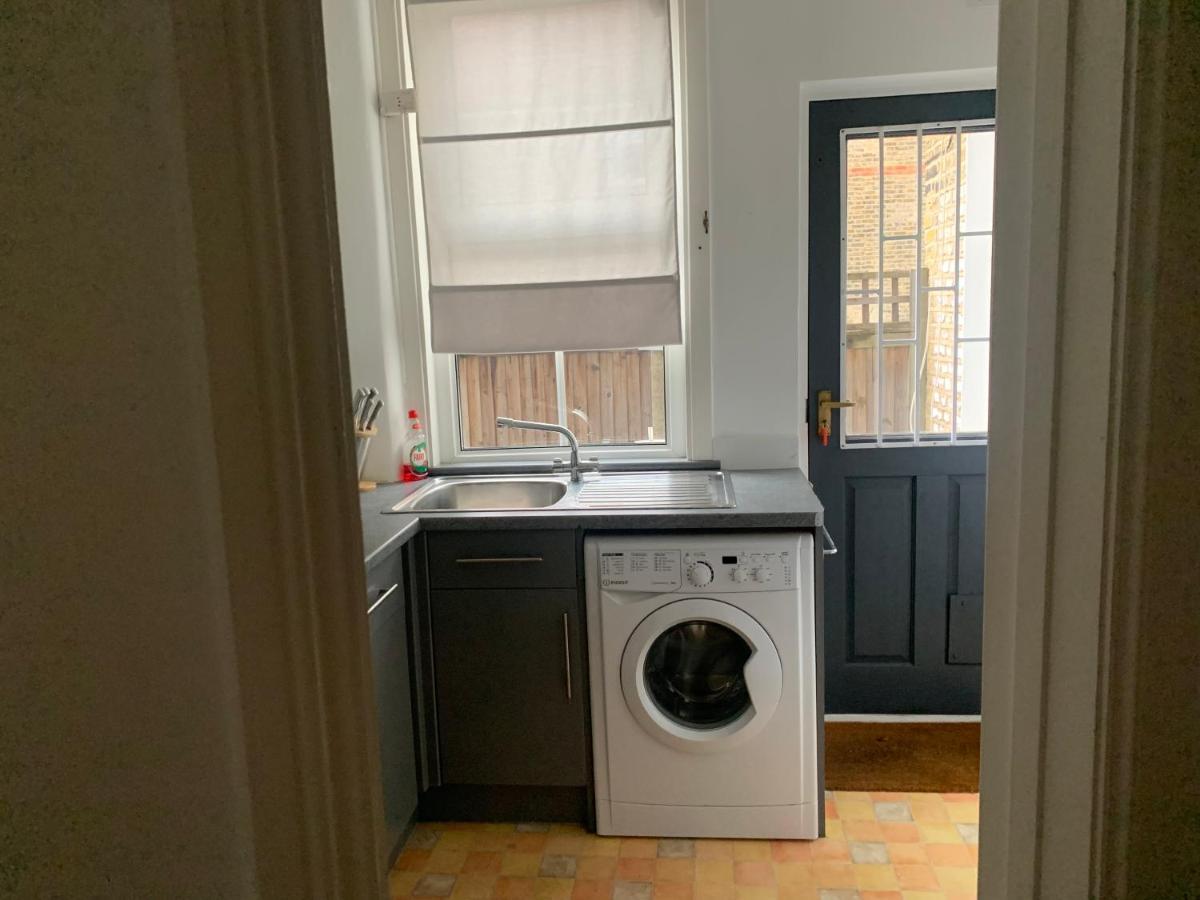 Unique 2 Bedroom Apartment In London/ Excel / Olympic City Close To Central Line Tube Station With Gated Parking Space Exteriér fotografie